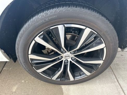 Used 2024 Volvo XC60 B5 Plus image 13