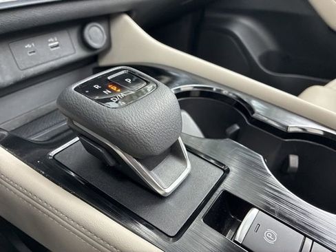 Used 2023 Nissan Rogue SL w/ SL Premium Package image 32