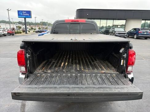 Used 2021 Toyota Tacoma SR5 w/ SR5 Appearance Package (SM) AWD/4WD image 23