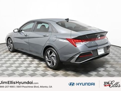 Certified 2025 Hyundai Elantra SEL image 3