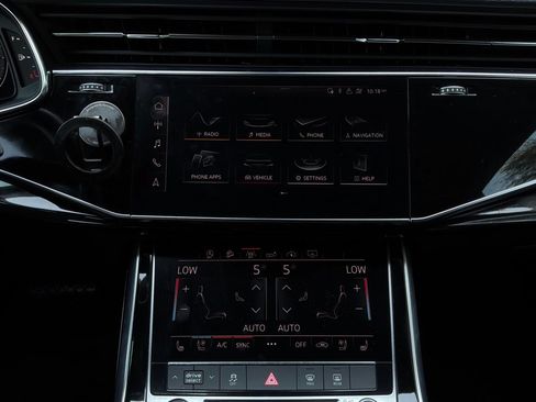 Used 2019 Audi Q8 Premium Plus w/ Premium Plus AWD/4WD image 34