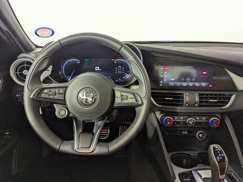 Used 2024 Alfa Romeo Giulia Veloce AWD/4WD image 6