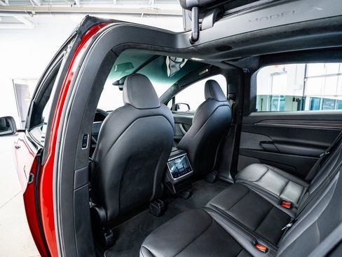 Used 2024 Tesla Model X image 52