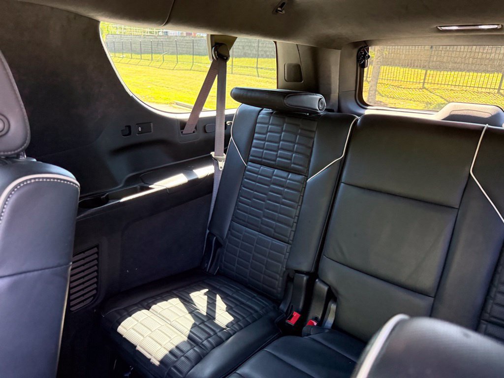 Used 2023 Cadillac Escalade ESV Sport Platinum w/ Heavy-Duty Trailer Package AWD/4WD image 28