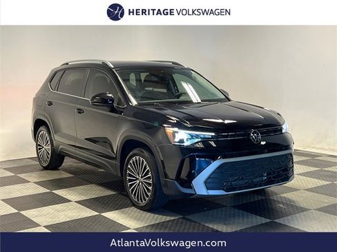 Certified 2025 Volkswagen Taos SE image 1