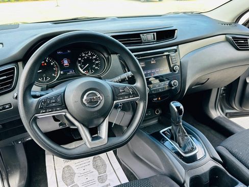 Used 2019 Nissan Rogue Sport S image 15