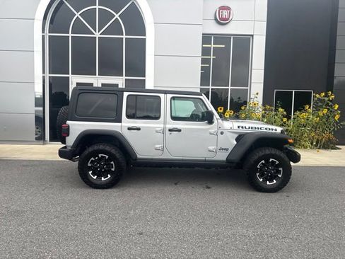 Used 2024 Jeep Wrangler Unlimited Rubicon 4xe w/ Technology Group AWD/4WD image 7
