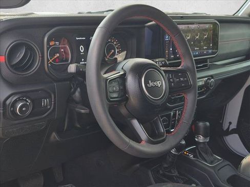 Used 2024 Jeep Wrangler Unlimited Rubicon w/ Technology Group AWD/4WD image 10