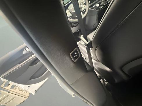 New 2027 Chrysler Pacifica Select FWD image 17