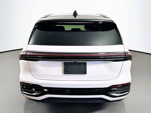 Used 2024 Lincoln Nautilus Reserve w/ Equipment Group 202A image 6