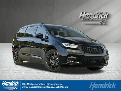 New 2026 Chrysler Pacifica Select w/ S Appearance Package