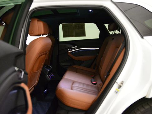 Used 2019 Audi e-tron Premium Plus image 11