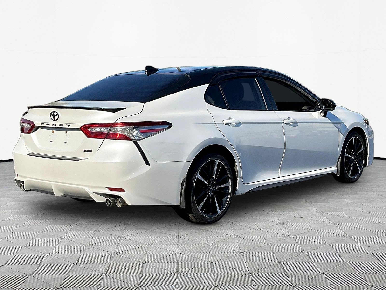 Used 2019 Toyota Camry XSE FWD image 6