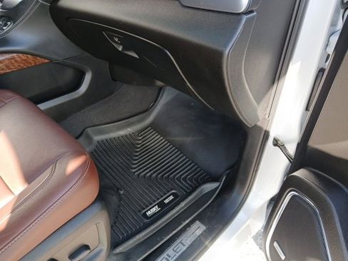 Used 2019 Chevrolet Suburban Premier w/ Premier Plus Edition image 39