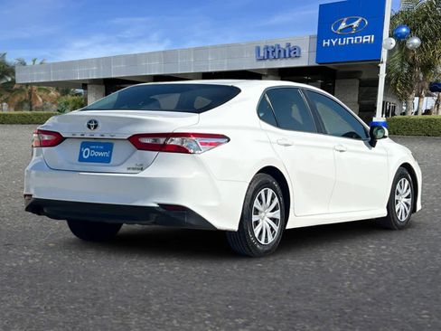 Used 2018 Toyota Camry LE image 3