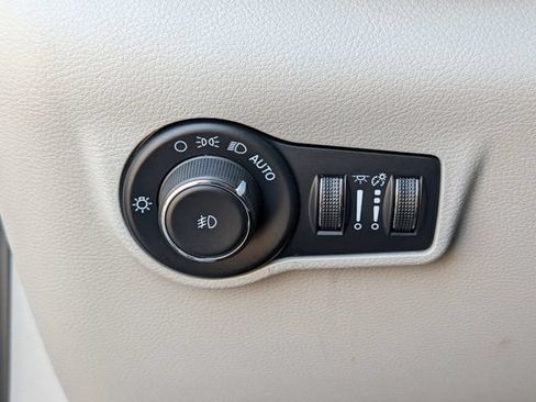 Used 2022 Jeep Compass Latitude w/ Sun and Sound Group FWD image 21