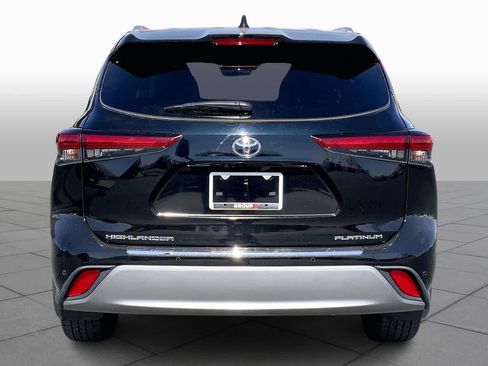 Used 2023 Toyota Highlander Platinum image 5