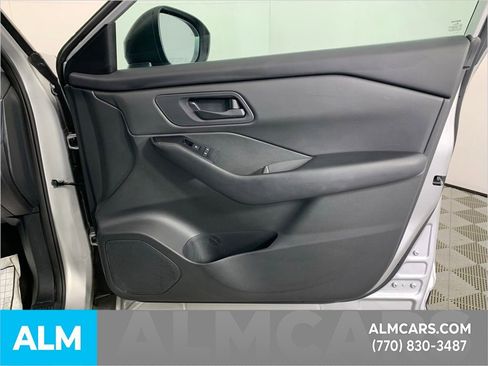 Used 2024 Nissan Rogue S image 37