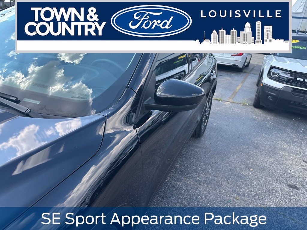 Used 2021 Ford Escape SE w/ SE Sport Appearance Package FWD image 8