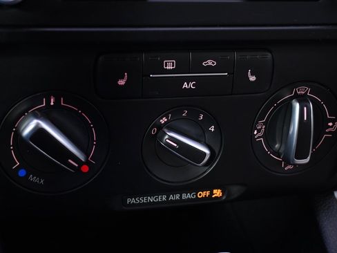 Used 2013 Volkswagen Jetta SE image 28