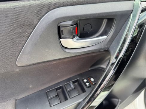 Used 2018 Toyota Corolla iM FWD image 11