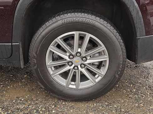 Used 2023 Chevrolet Traverse LT image 12