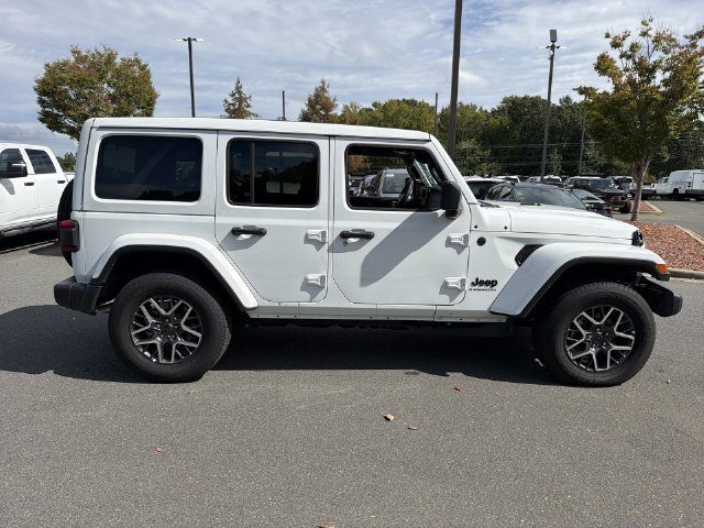 Used 2026 Jeep Wrangler Unlimited Sahara AWD/4WD image 14