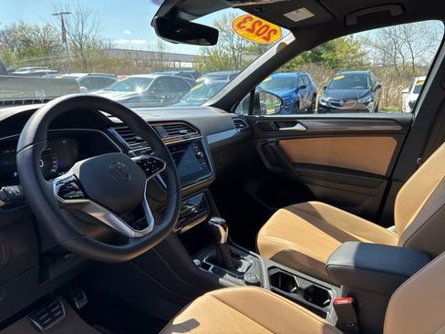 Used 2023 Volkswagen Tiguan SE R-Line AWD/4WD image 10