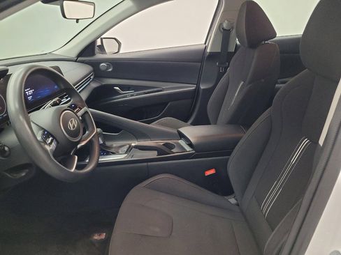 Used 2024 Hyundai Elantra SEL image 17