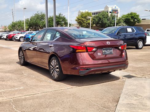 Used 2024 Nissan Altima 2.5 SV FWD image 8
