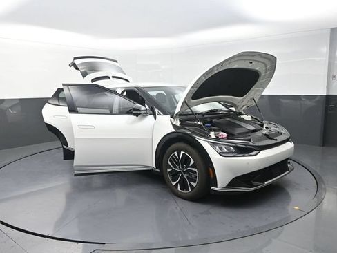 Used 2023 Kia EV6 Wind w/ Wind Technology Package AWD/4WD image 31