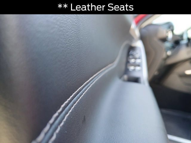 Used 2023 Ford Explorer Limited w/ Equipment Group 301A AWD/4WD image 6