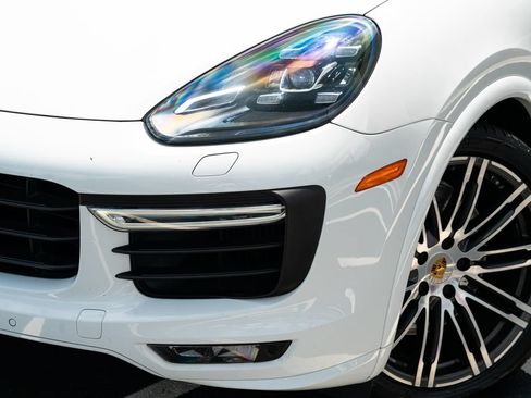 Used 2015 Porsche Cayenne Turbo AWD/4WD image 3