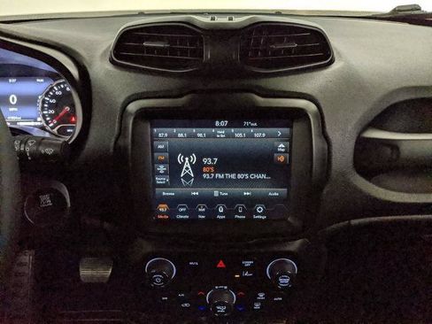 Used 2022 Jeep Renegade Altitude w/ Sun/Sound Group AWD/4WD image 8