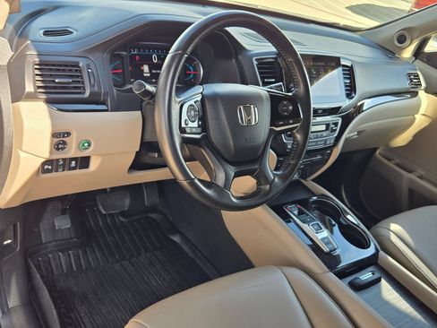 Used 2019 Honda Pilot Touring image 10