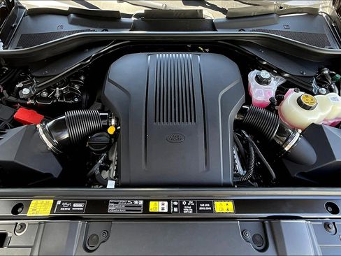 New 2025 Land Rover Range Rover SE image 11
