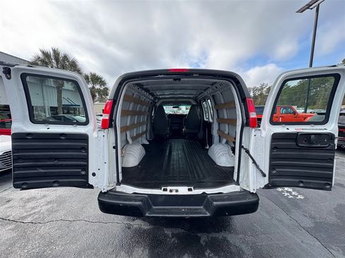 Used 2022 Chevrolet Express 2500 w/ Driver Convenience Package image 17