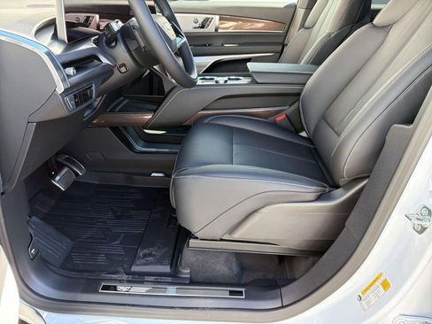 New 2026 Cadillac Vistiq Luxury w/ LPO, Floor Liner Package AWD/4WD image 5