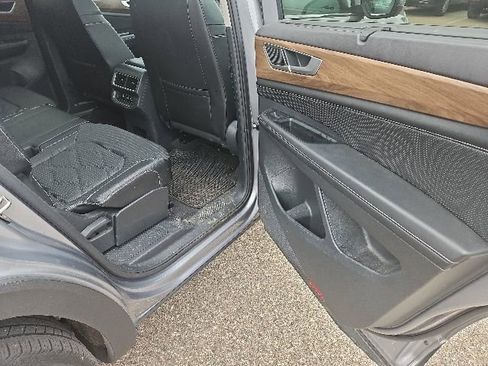 Used 2024 Volkswagen Atlas SE w/ Panoramic Sunroof Package AWD/4WD image 12