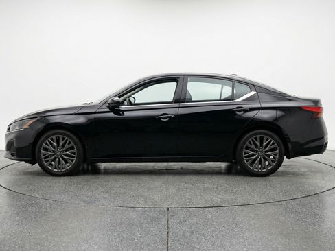 Used 2025 Nissan Altima 2.5 SV image 5
