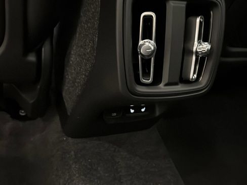 Used 2026 Volvo XC40 B4 Plus w/ Climate Package image 28