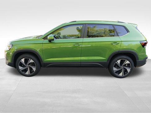 New 2026 Volkswagen Taos SE AWD/4WD image 2