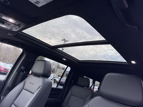 Used 2023 GMC Yukon XL Denali w/ Max Trailering Package image 12