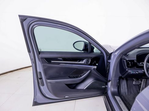 Certified 2025 Porsche Panamera w/ Premium Package RWD image 21