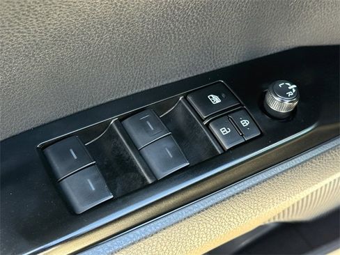 Used 2025 Toyota Camry SE image 20