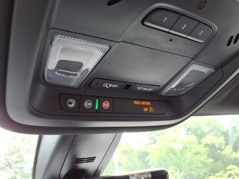Used 2023 Chevrolet Traverse LT FWD image 35