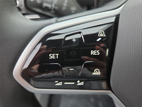 New 2025 Volkswagen ID.4 Pro image 16