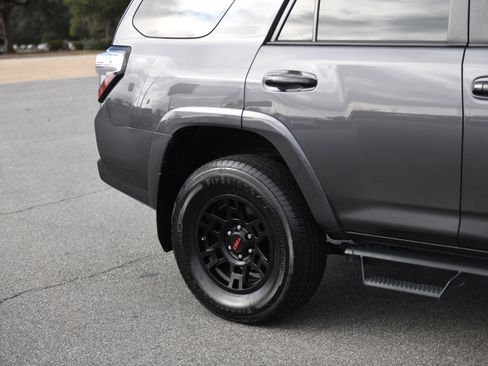 Used 2021 Toyota 4Runner Venture w/ Moonroof Package image 4