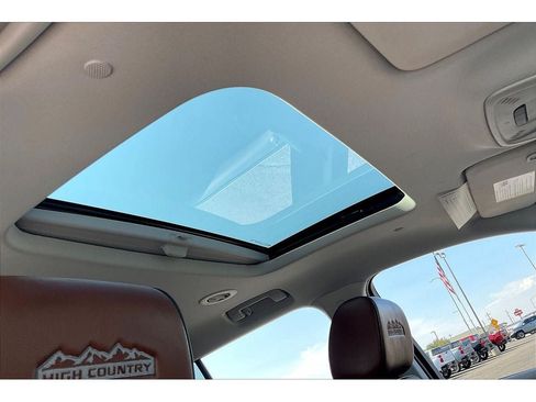 Used 2021 Chevrolet Traverse High Country AWD/4WD image 24