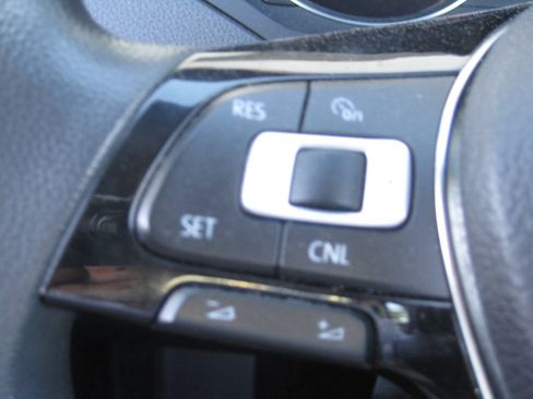 Used 2016 Volkswagen Jetta SE FWD image 33